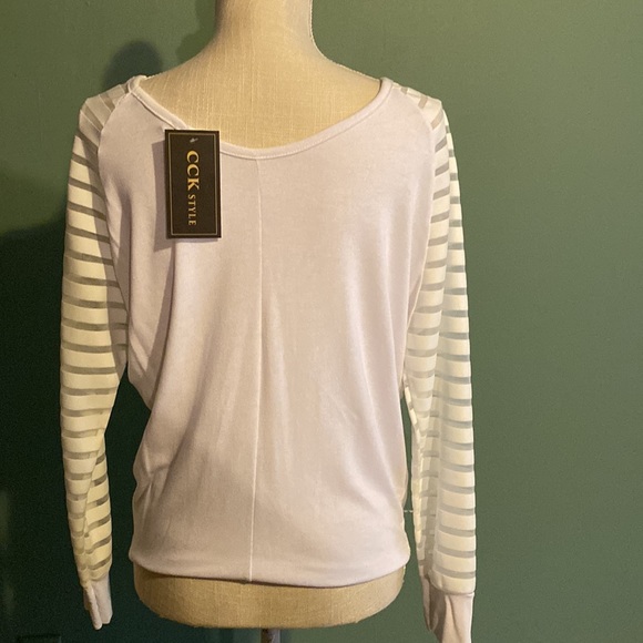 White top NWT sheer on sleeves size M 100% polyester - Picture 4 of 8